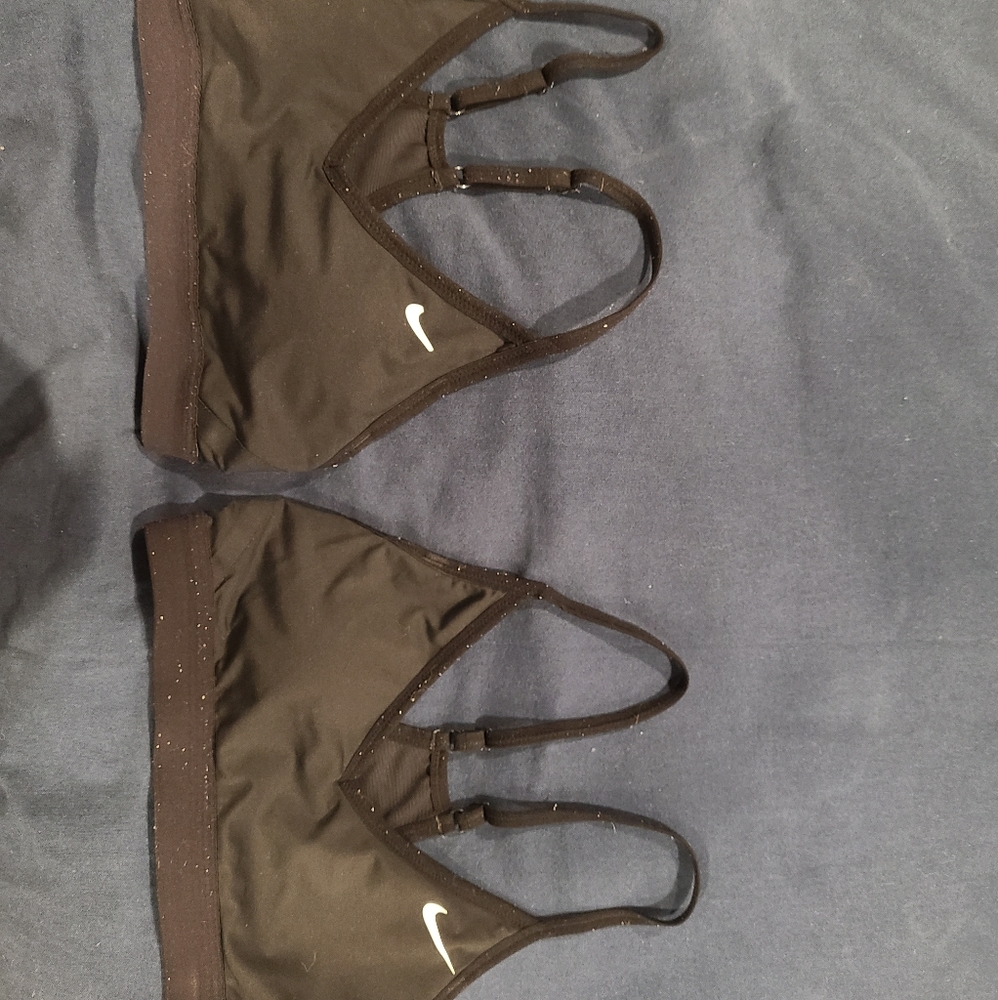 2 Nike indy sports bra